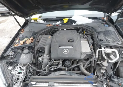 2018 Mercedes-Benz C 300 4Matic z USA, uszkodzony, nr VIN 55SWF4KB6JU251900